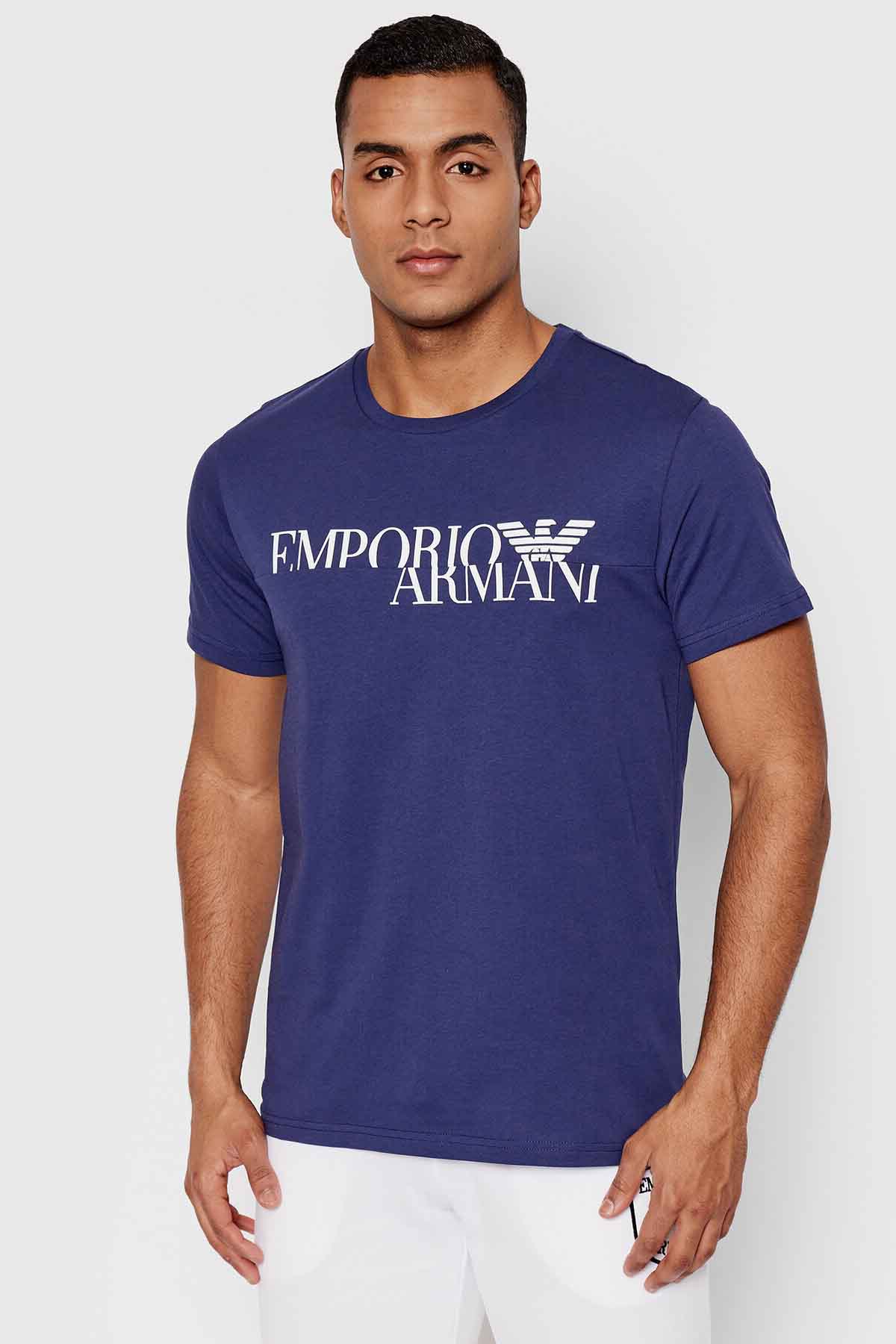 Camiseta de la marca Emporio Armani Morado