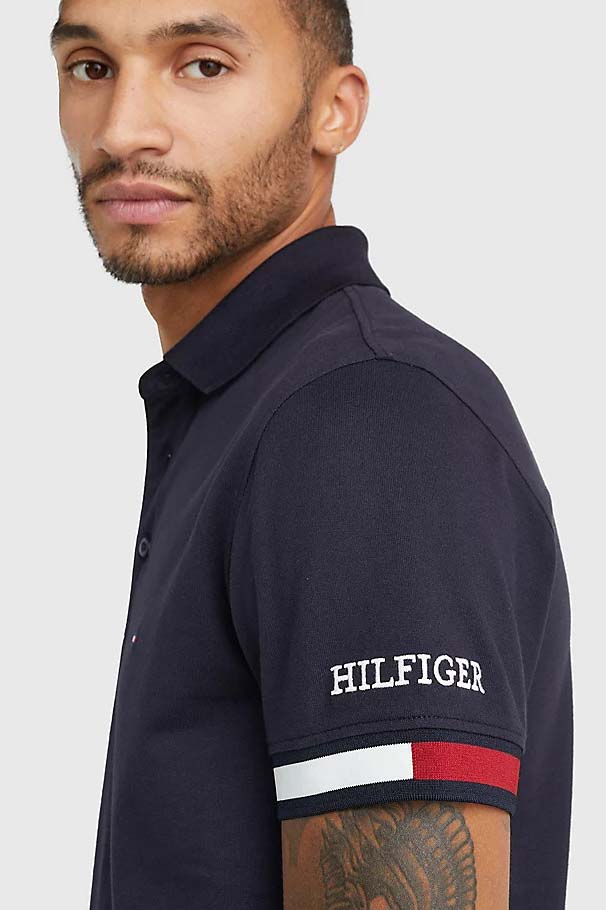 Polo de la marque Tommy Hilfiger de couleur Bleu Marine pour homme