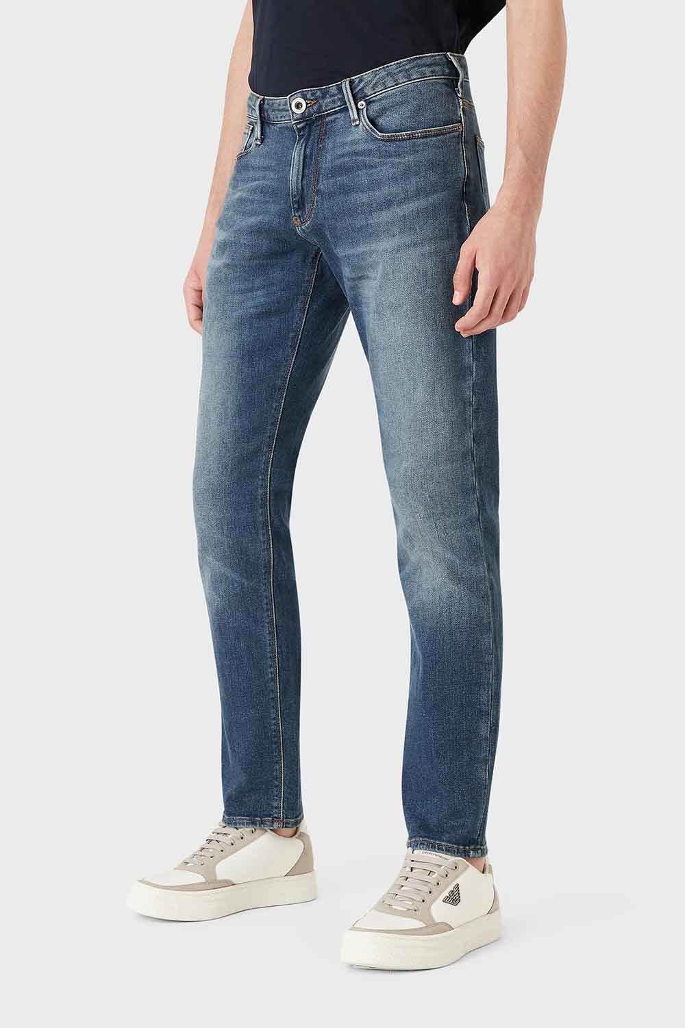 Pantalón de la marca Emporio Armani Jeans