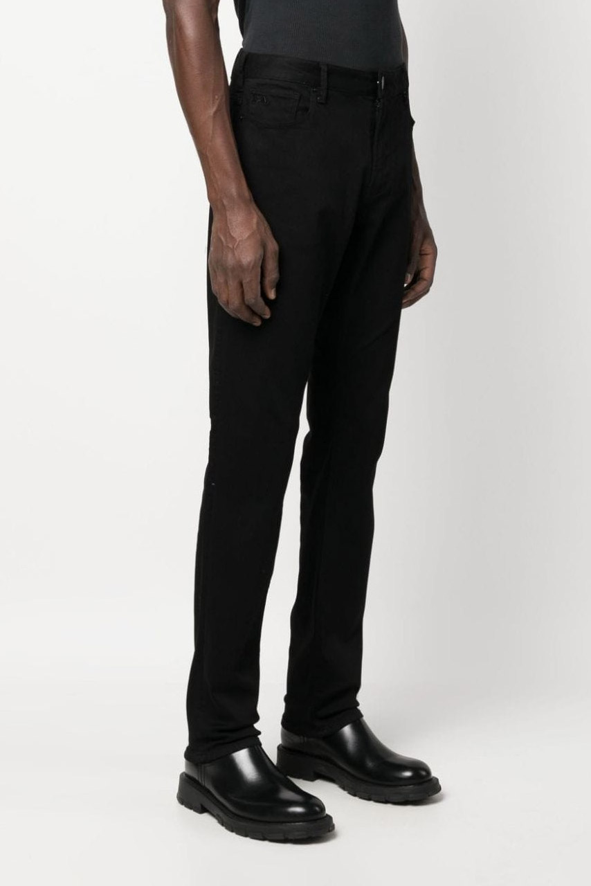 8N1J061DHDZ Pantalón de la marca Emporio Armani Negro