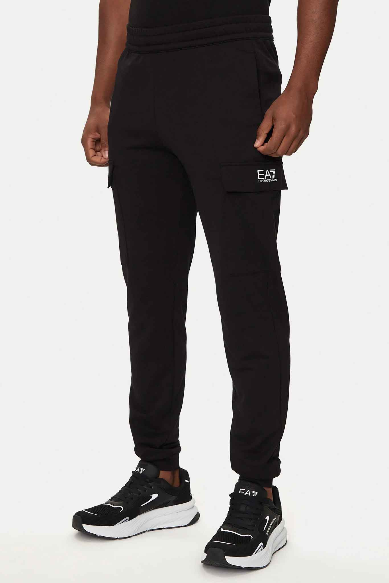 Pantalón de la marca EA7 Negro