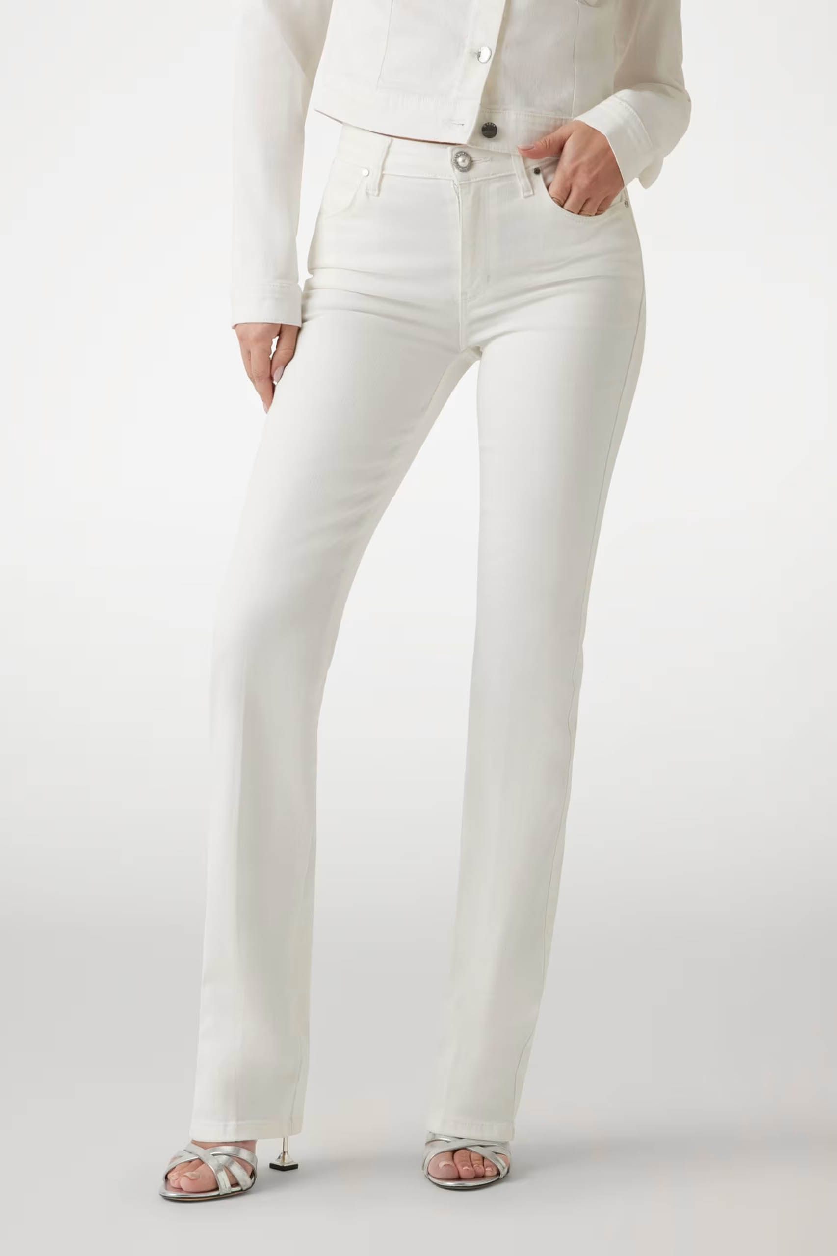 W5GA15D5N71 Pantalón de la marca Guess Jeans Blanco