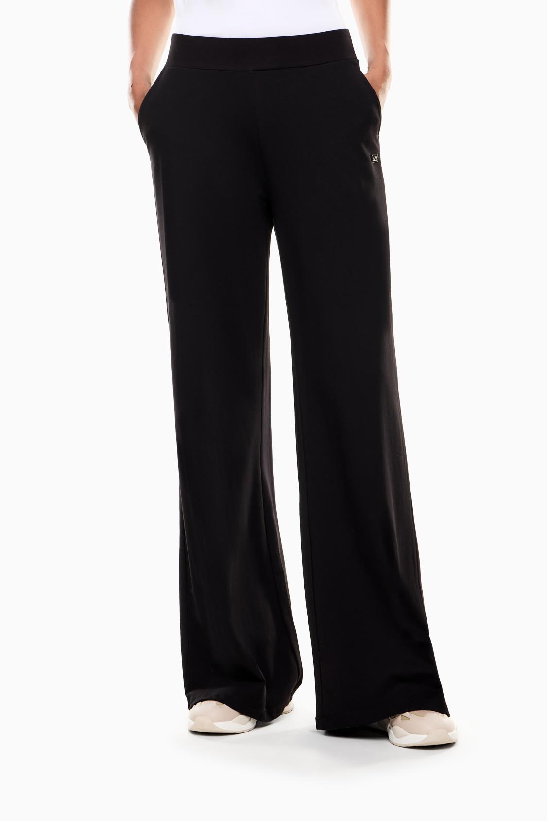 Pantalón de la marca EA7 Negro