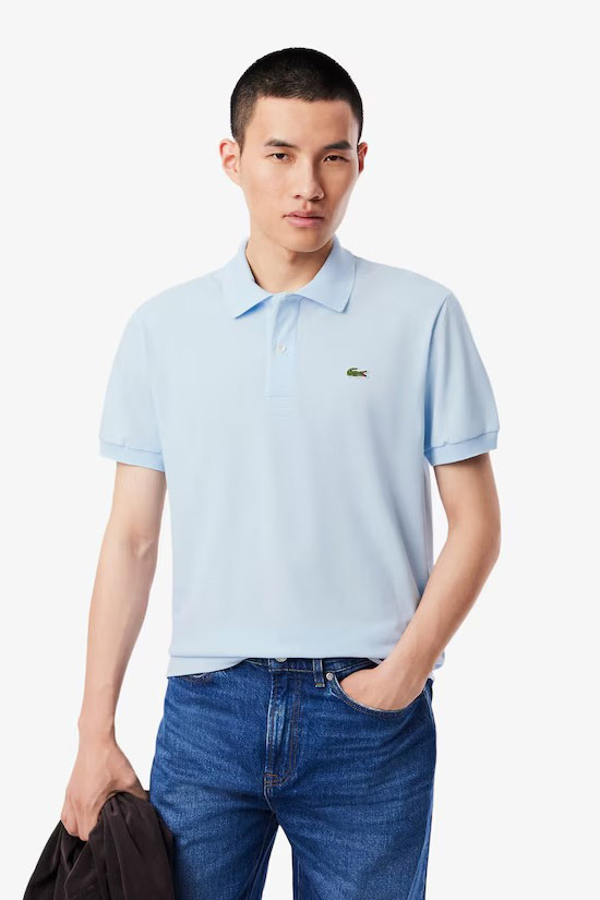 Polo de la marca Lacoste Celeste