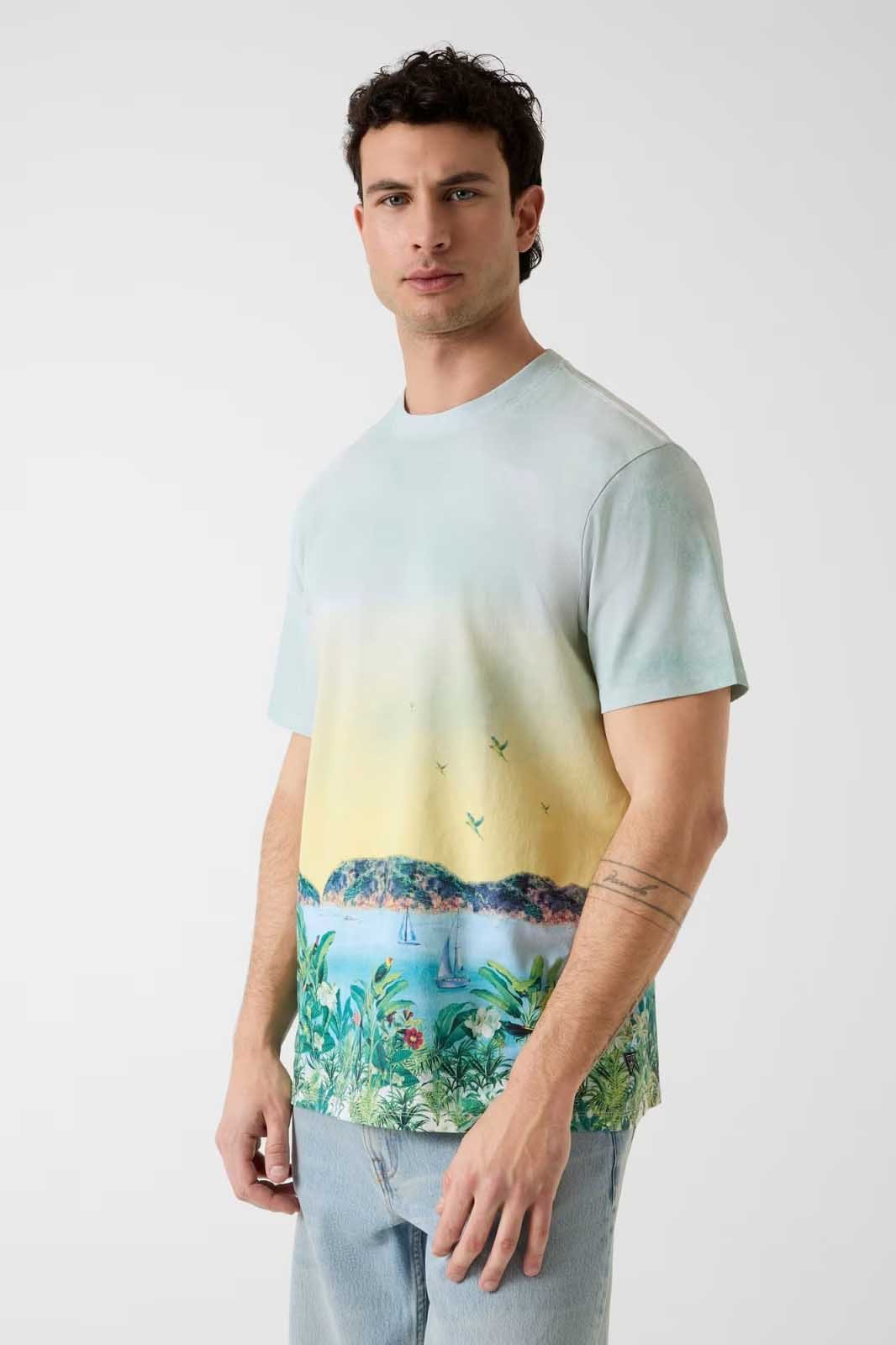 Camiseta de la marca Guess Jeans Estampado