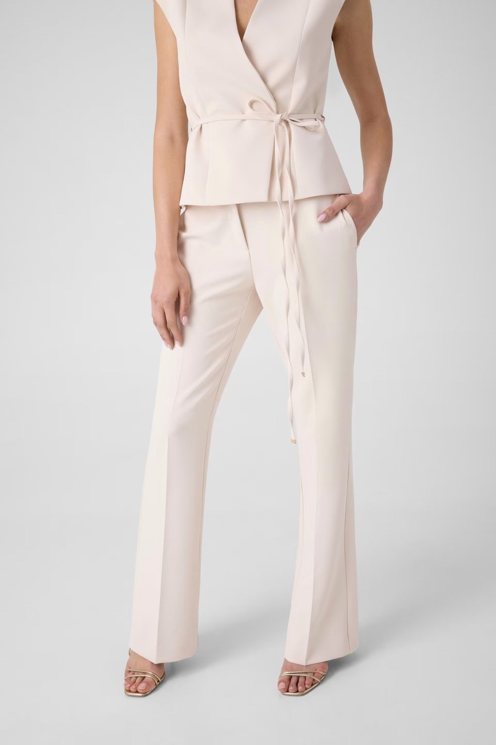 Pantalón de la marca Marciano Beige
