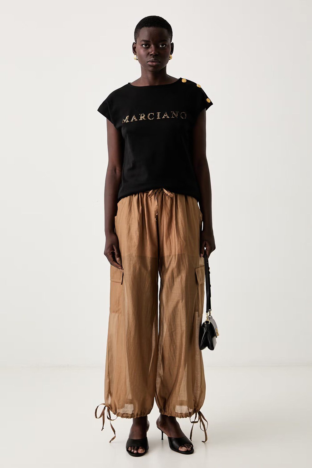 Camiseta de la marca Marciano Negro