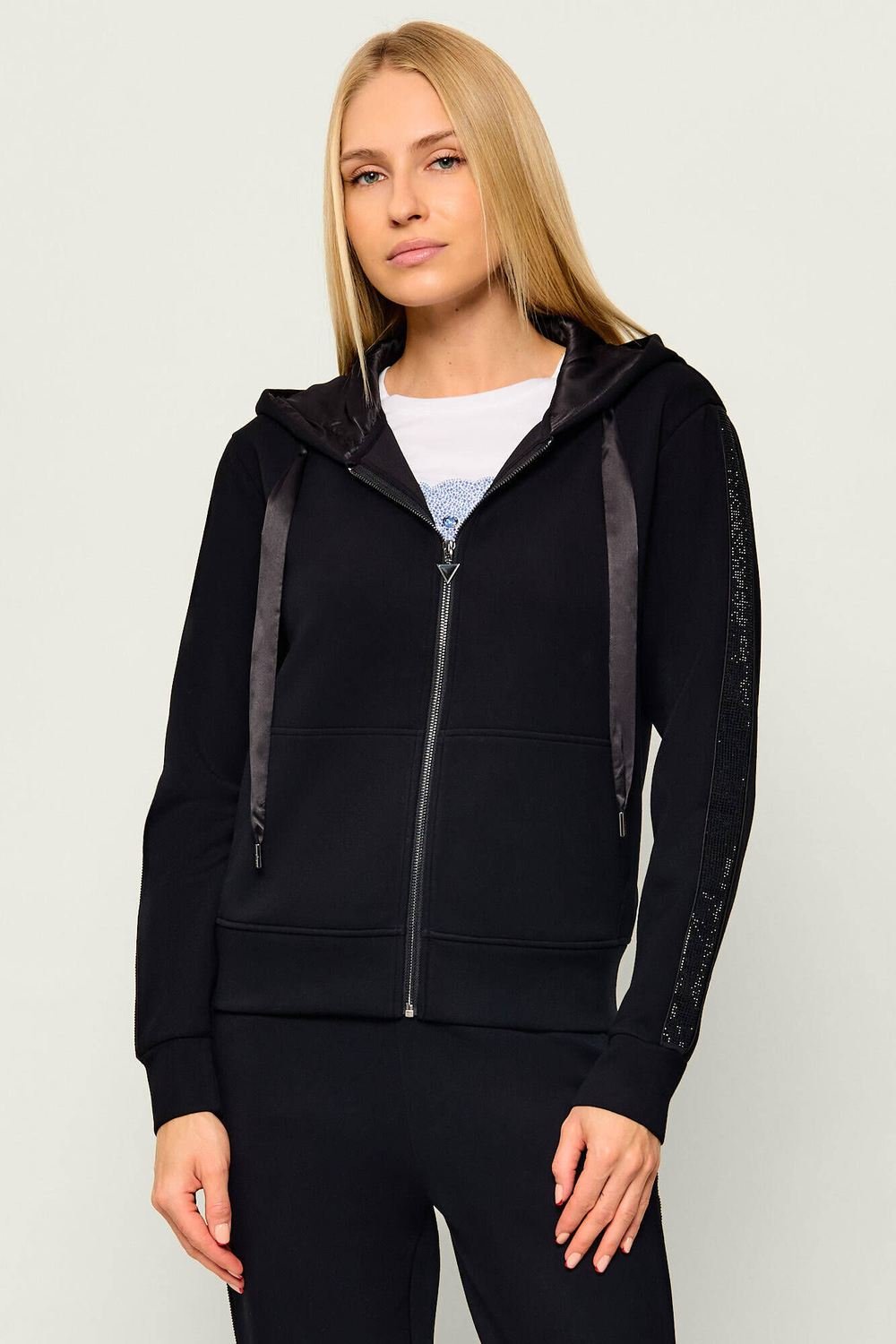 de la marca Guess Jeans Negro
